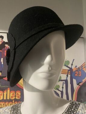 Vintage Y2K Black Cloche Felt Hat with Matching Felt Flower